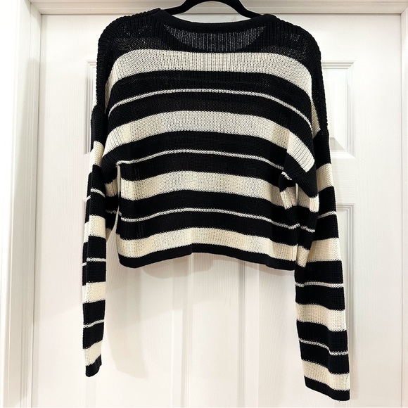 Black White Striped Crew Neck Sweater sz Large - Picture 6 of 7
